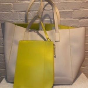 NWT Tommy Bahama Reversible Tote- Lemon/Ivory